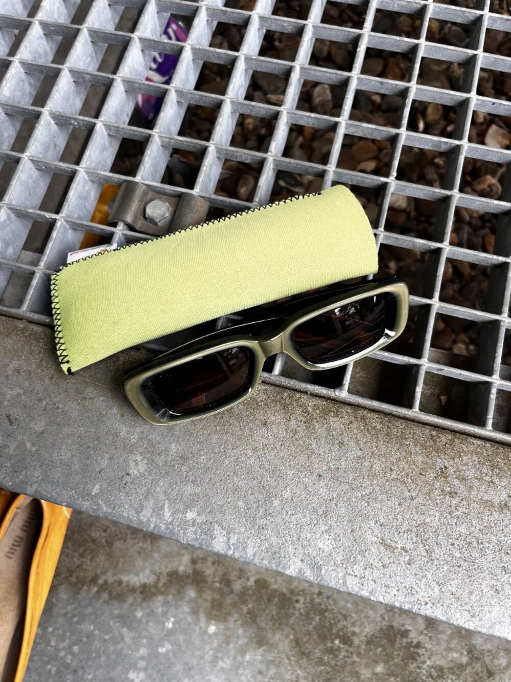 Gucci - Rectangular Olive Green Dark Preloved - Picture 2 of 6